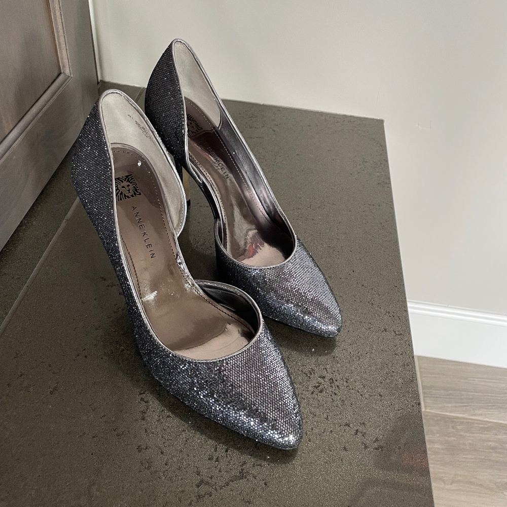 NWOT Anne Klein Glitter Pumps